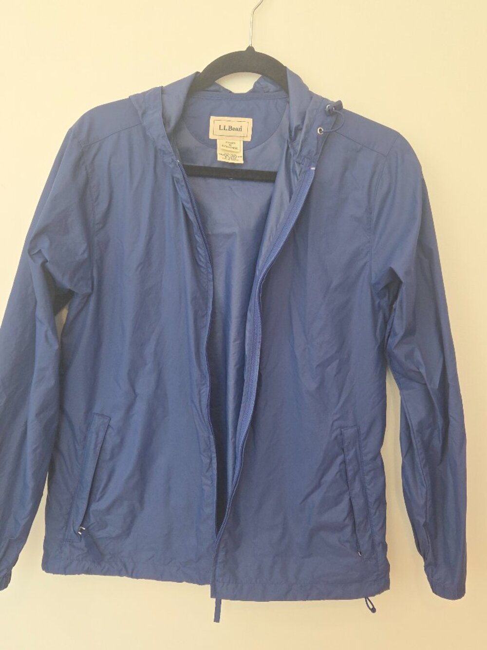 L.L. Bean Women’s Packable Hooded Windbreaker XS